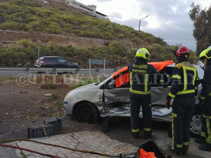 Bomberos en el lugar del siniestro  (Foto TA)